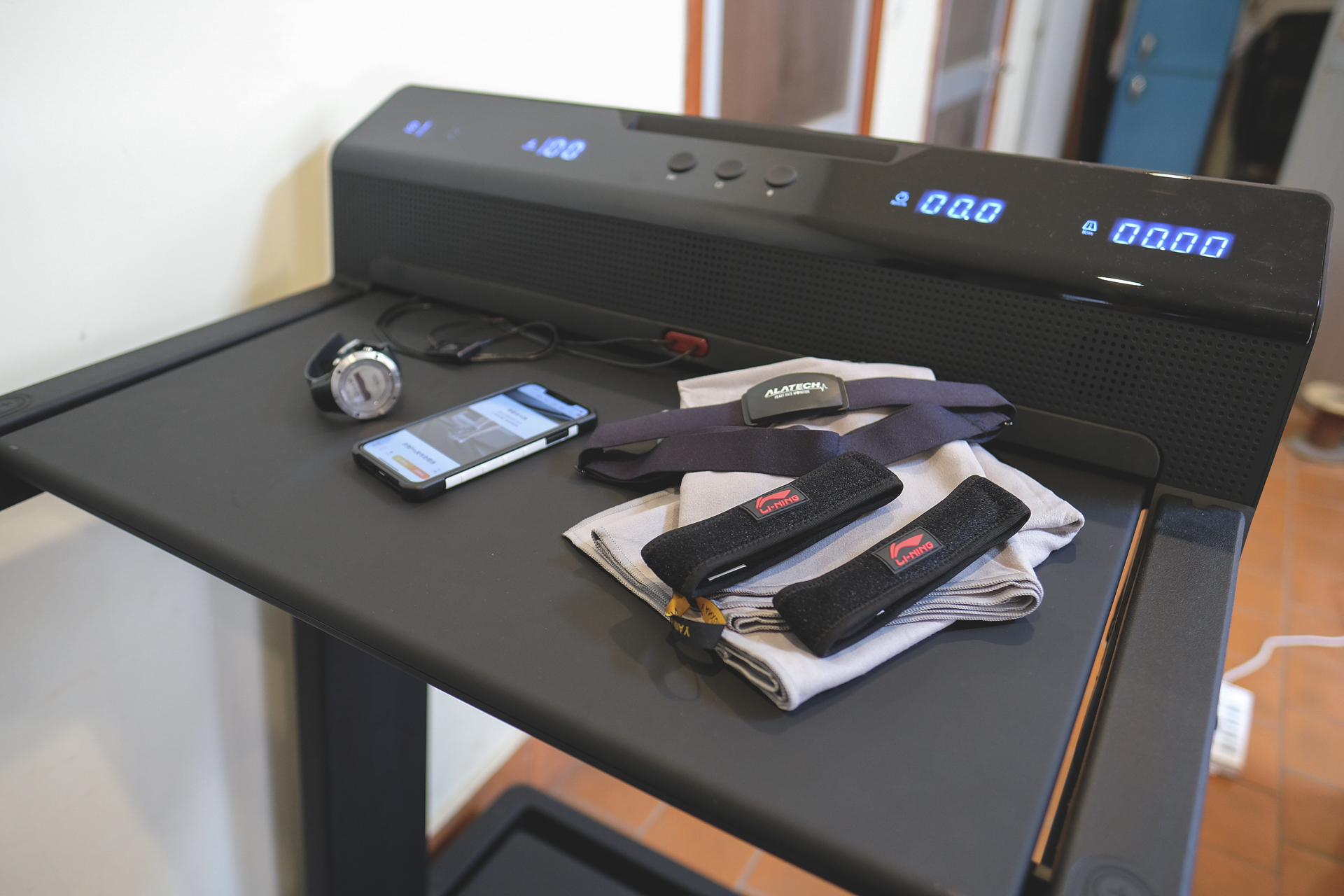 赤兔跑步机折叠,赤兔跑步机和米家跑步机