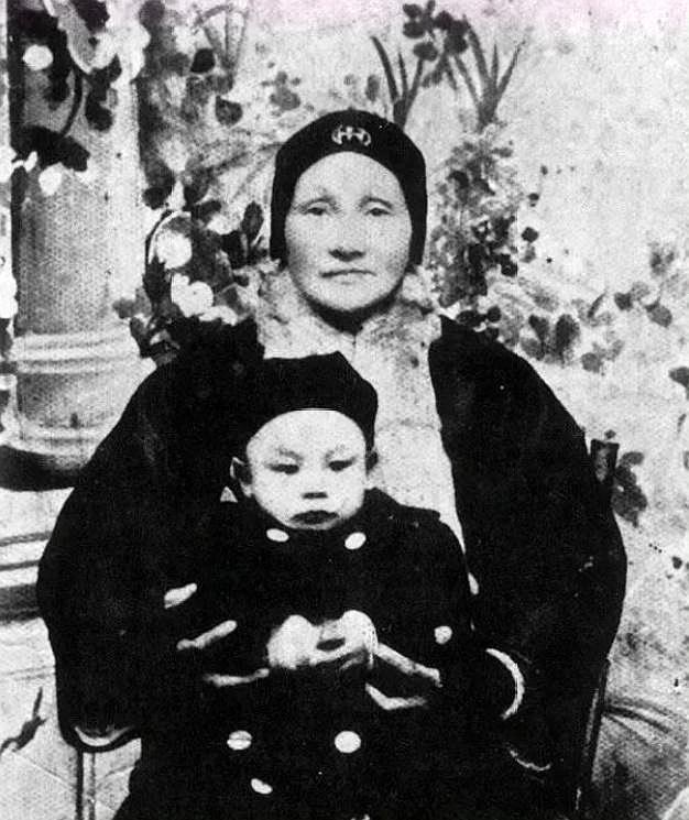 浙江有位尼姑还俗，嫁给大22岁的丈夫，生下一子成天下闻名的总统