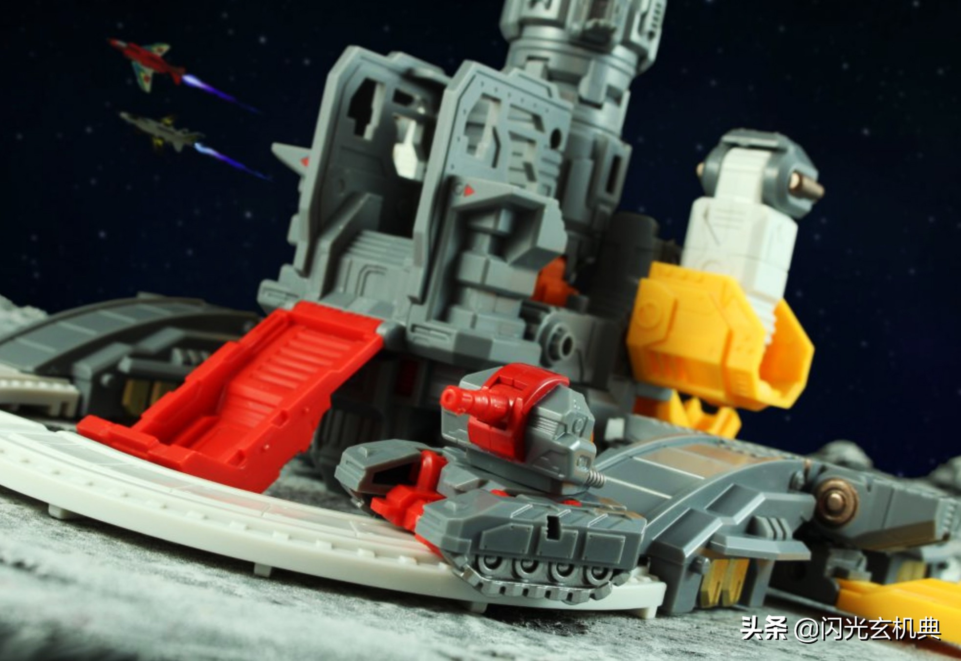 变形金刚塞伯坦动漫,变形金刚漫画版擎天柱人偶