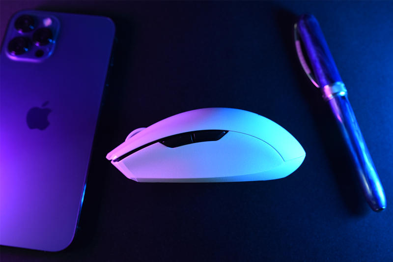 颜值高、还能打、抓着还舒服-雷蛇八岐大蛇V2游戏鼠标