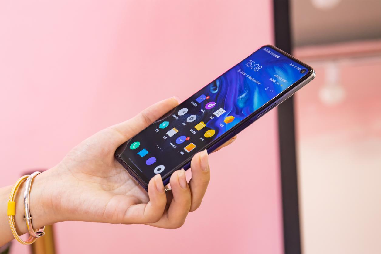 骁龙865+144Hz+UFS3.1三大硬核配置，iQOONeo3降维打击靠谱吗？