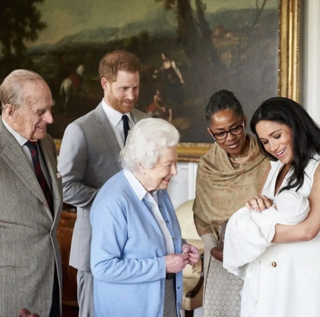 梅根在王室时经常闹出丑闻,梅根和哈里爆料王室新丑闻