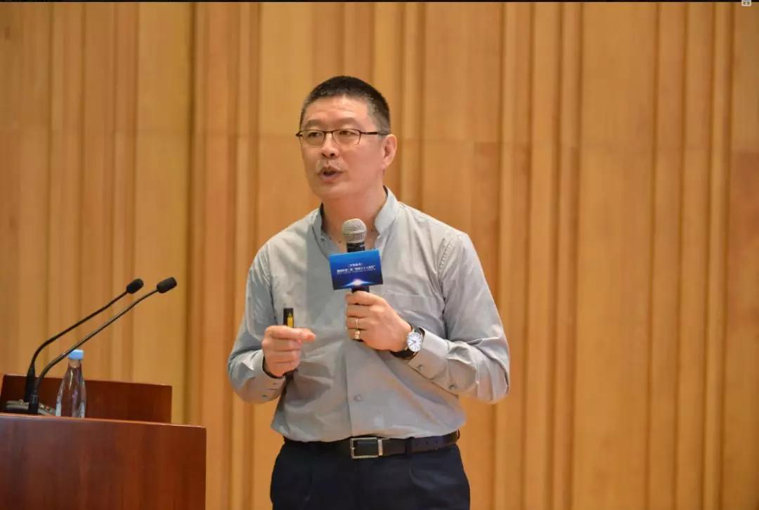 李忠：用钢笔记录粉笔