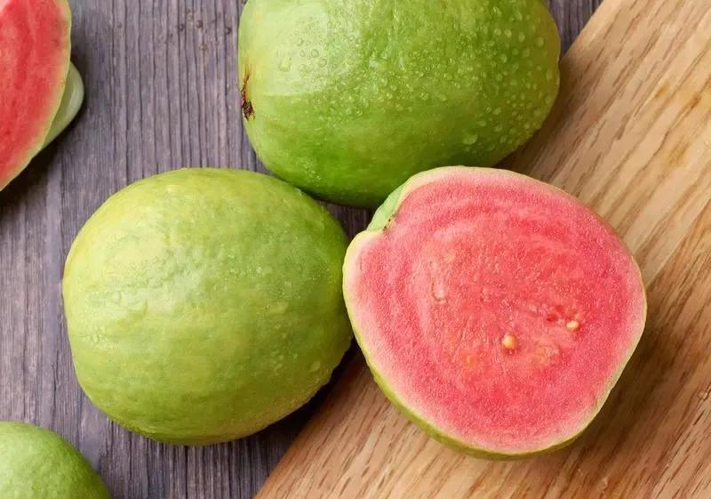 芭乐果怎样区分红白心,红芭乐白芭乐哪个好