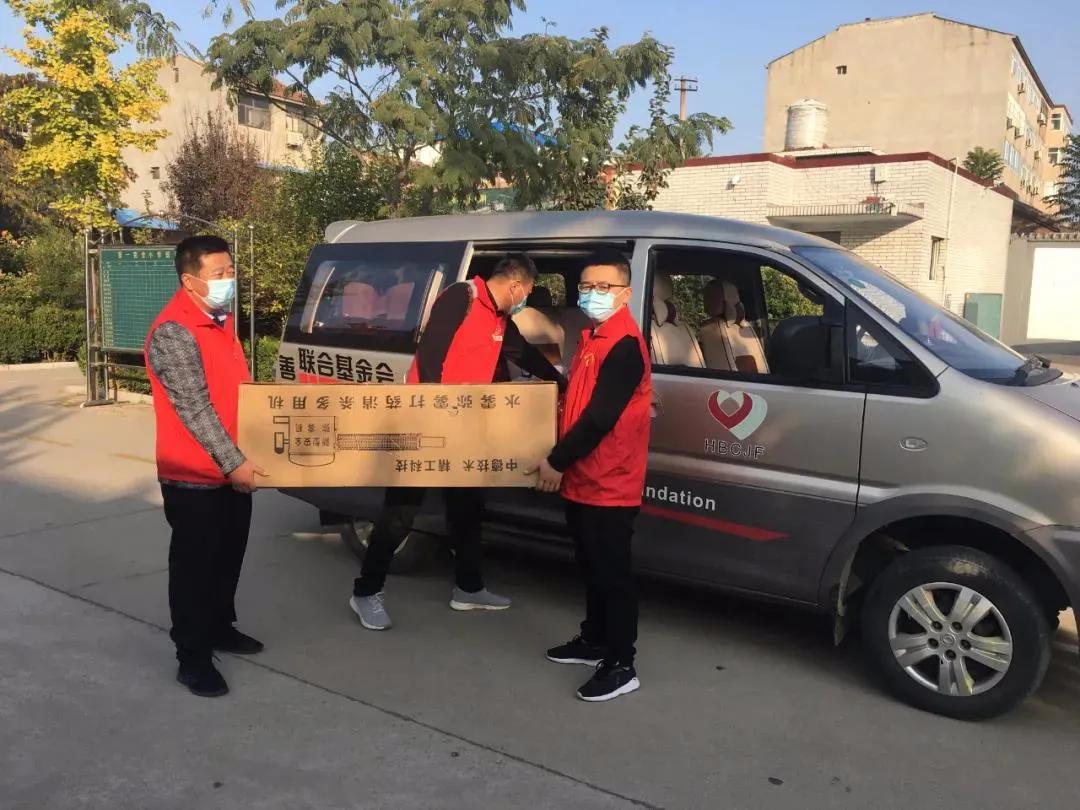 防控疫情爱心捐款新闻报道,致敬抗疫一线志愿者们