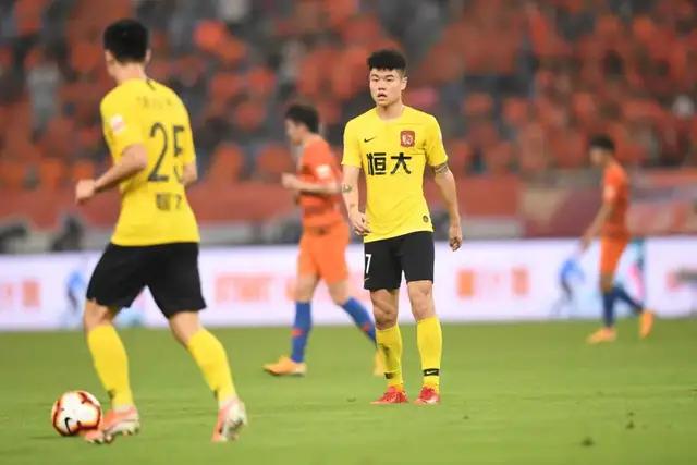 杨立瑜韦世豪恒大的前锋,杨立瑜简介