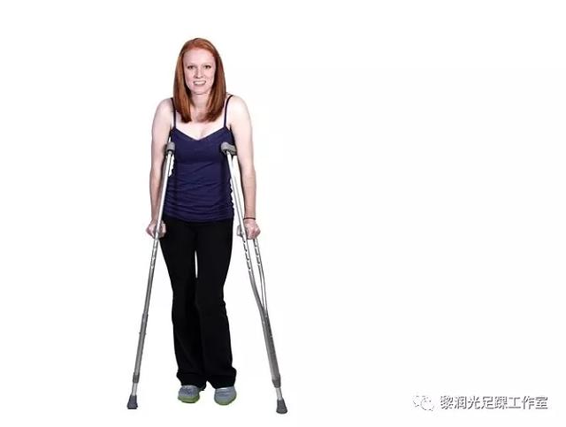 怎样正确使用医用拐杖,康复拐杖正确使用知识