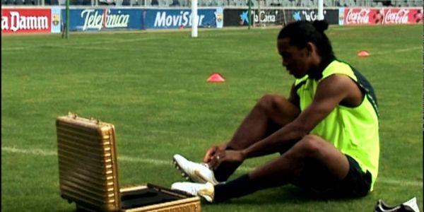 小罗现在身价多少亿了,小罗巨星