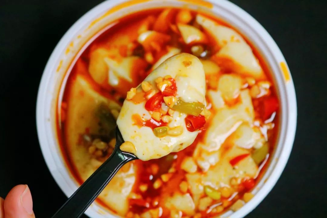 又小又偏！这碗藏在小巷深处的“魔鬼”豆花，我都舍不得曝光