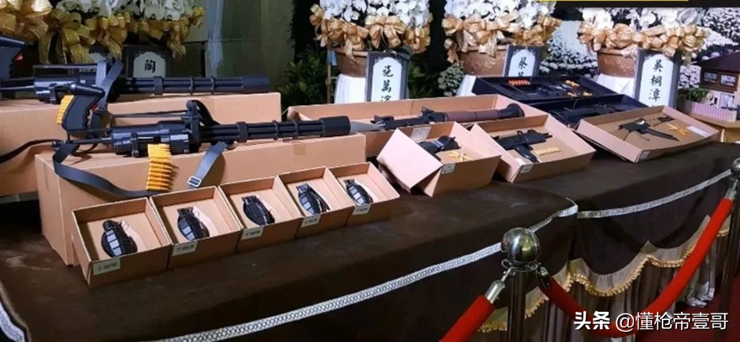 请脱衣舞女、祭品上加特林？为什么台湾人葬礼这么野？｜轻武专栏