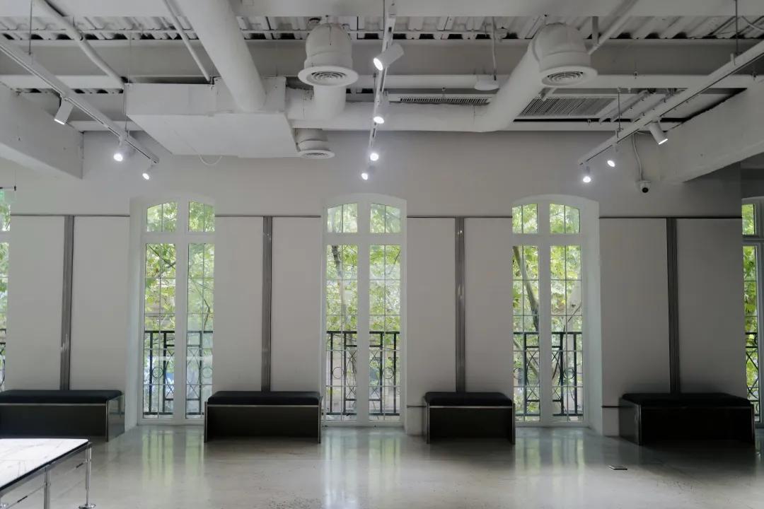 别争了，这条马路才是魔都内卷之王