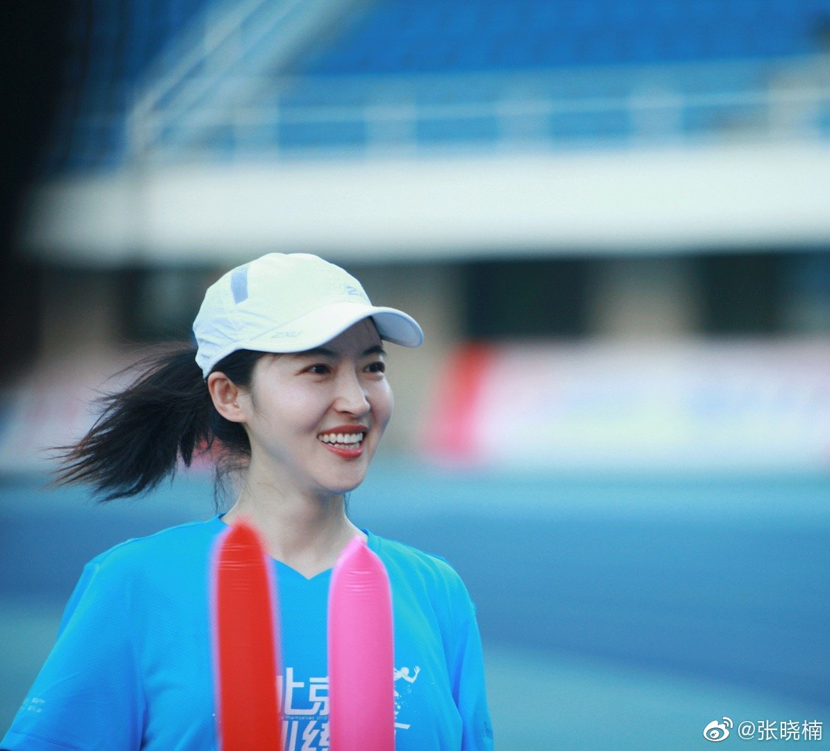 美国常春藤名校毕业，她从新东方老师跨行央视主播，关键颜值超高