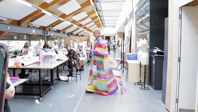 他以一己之力，让UAL的毕业典礼变成“女装大佬”的异装盛会