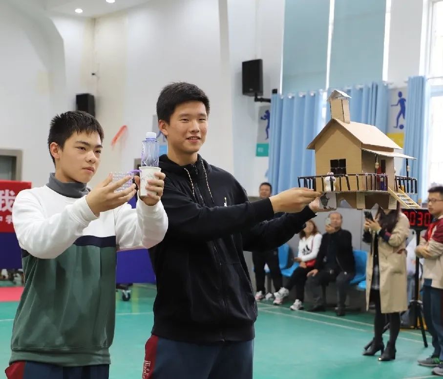 学会垃圾分类变废为宝,小学垃圾分类变废为宝宣传报道