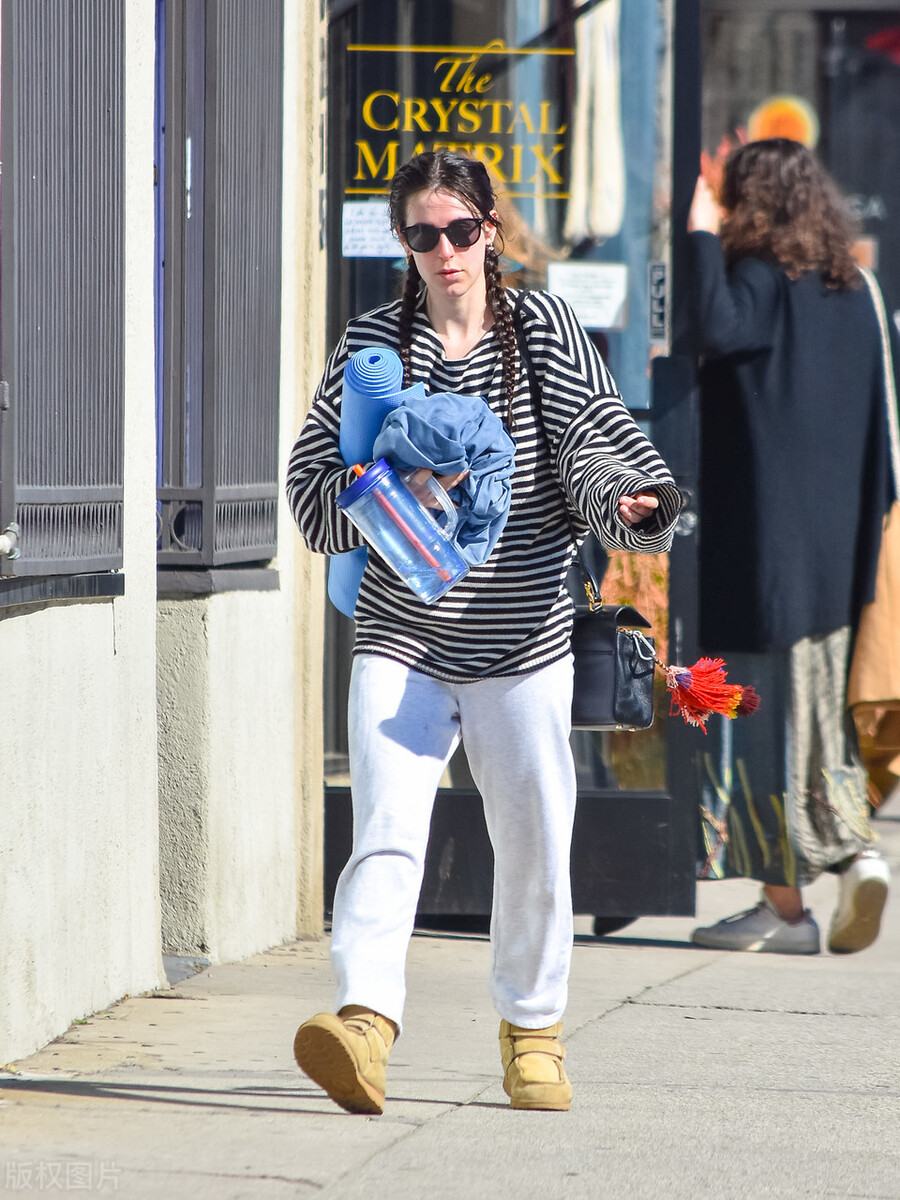 tee条纹搭配图片,条纹t恤这样穿才好看