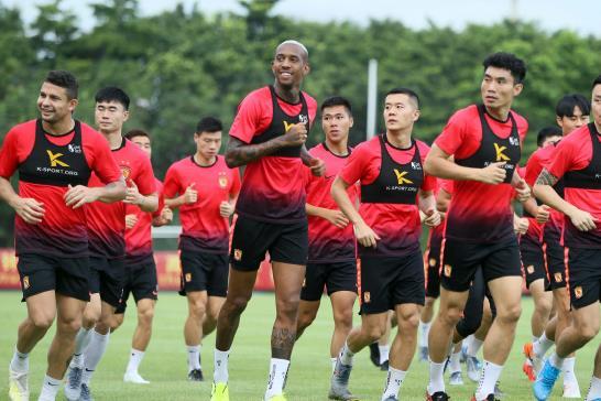 上媒嘲讽恒大：用“为国养士”标榜自己，实则毁了南粤足球和国脚