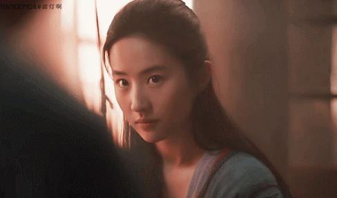 巩俐气场碾压陈道明,51岁巩俐与范冰冰同框不输气场