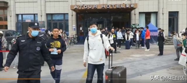 国乒樊振东黑色体恤,樊振东陈梦同款衣服完整视频