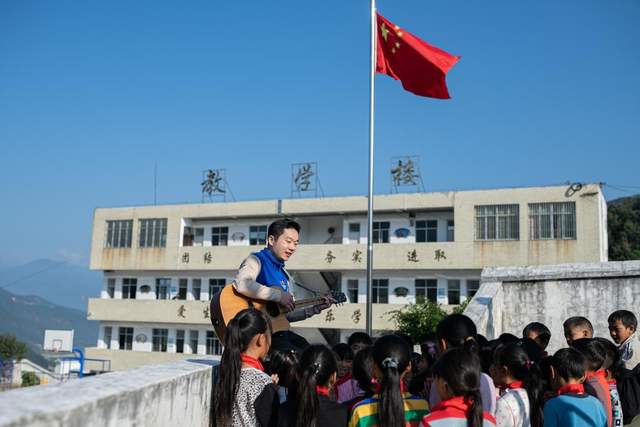 小学新老师,希望小学我们来了视频