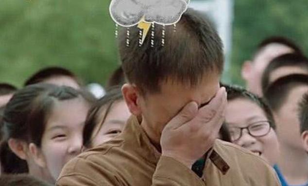 男孩当众吐槽爸爸长得丑,儿子吐槽爸爸丑