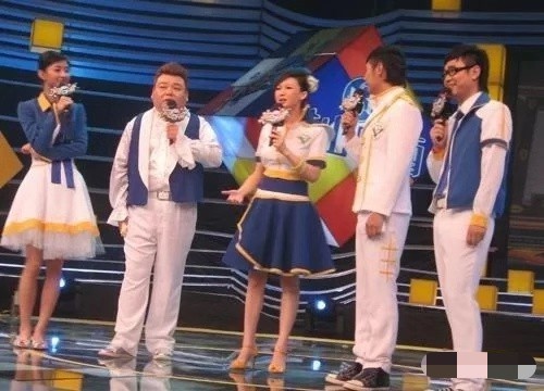 他曾离家出走，街头卖唱，今靠《屌丝男士》走红，屌丝逆袭成导演