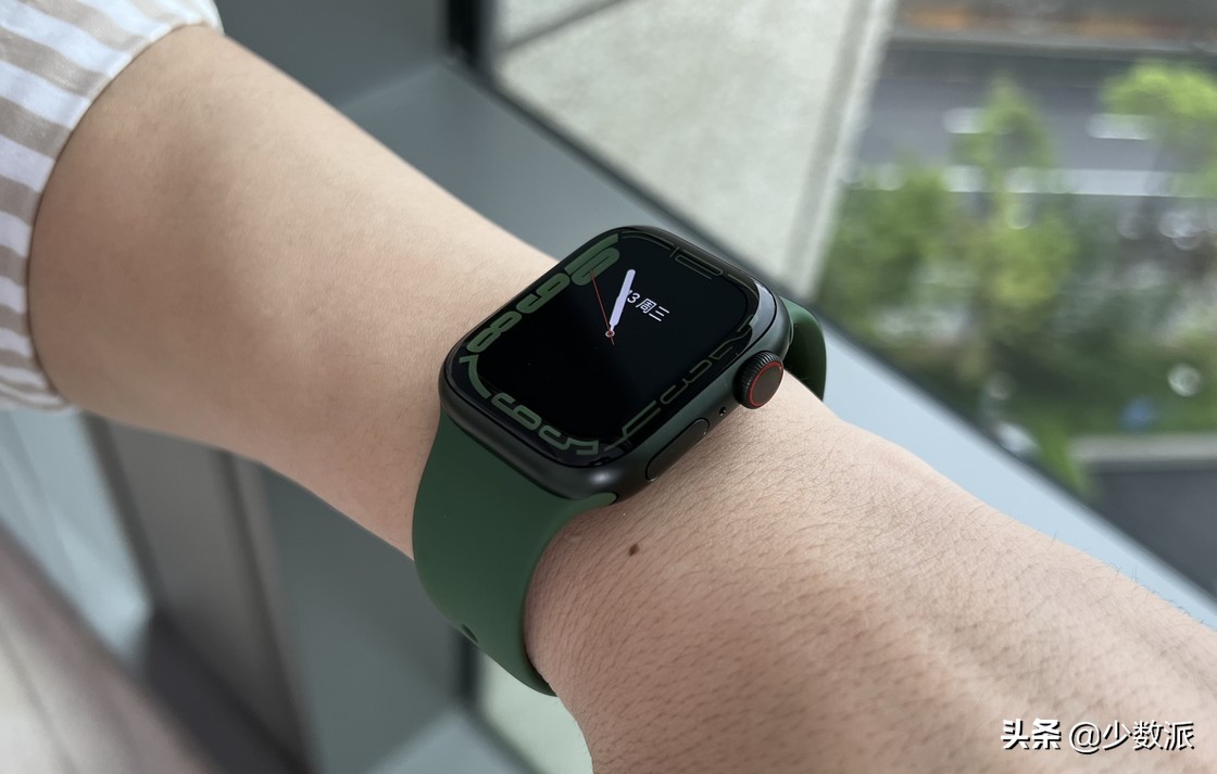 applewatchseries7银色和黑色怎么选,watchseries741mm和45mm续航