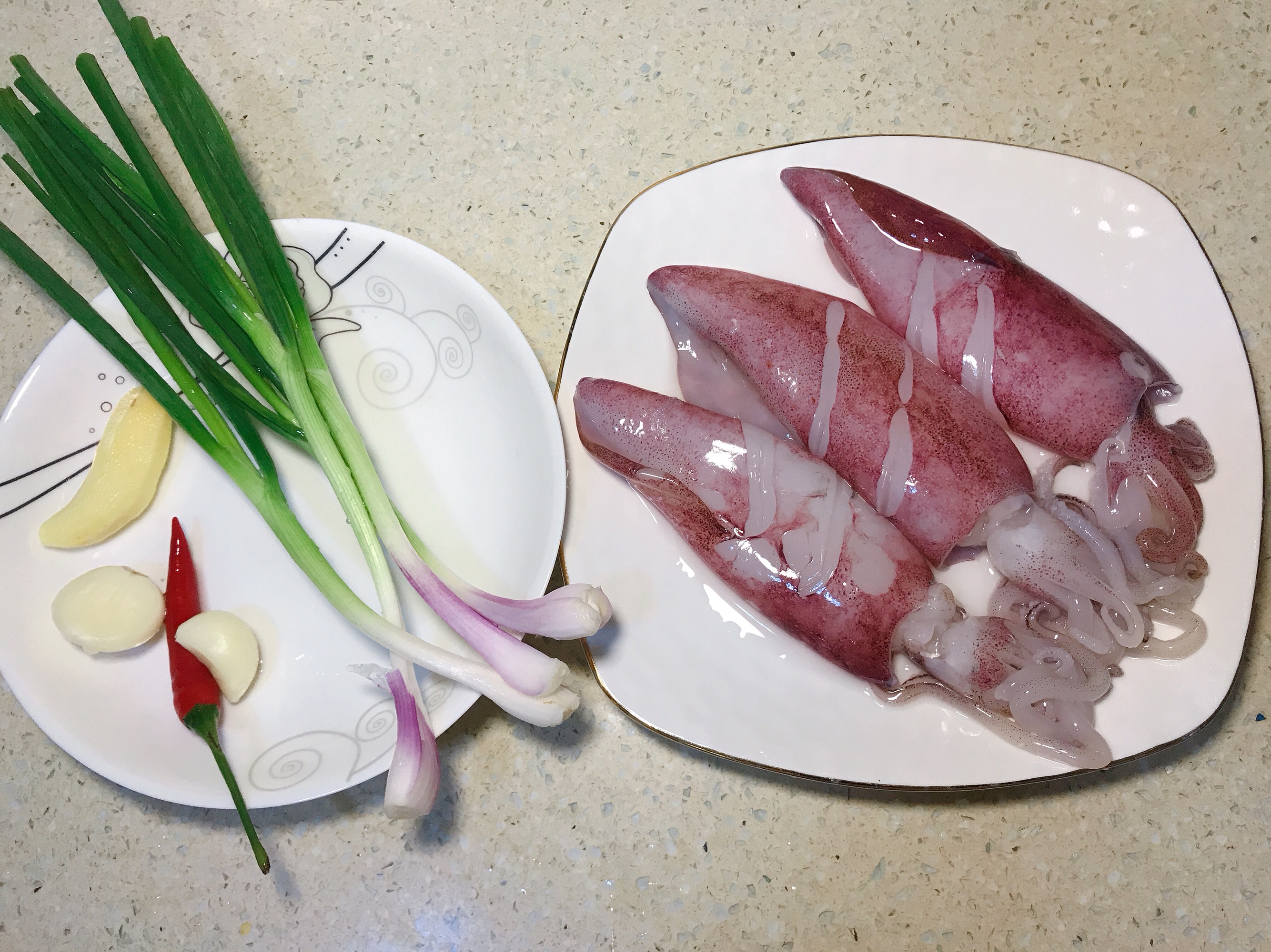 清蒸鱿鱼的正确做法大全,清蒸鱿鱼的做法大全家常菜窍门