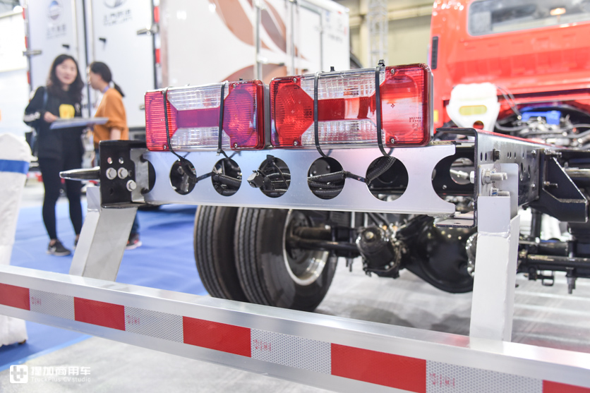 轻卡货车如何实现轻量化,卡车轻量化和复合化