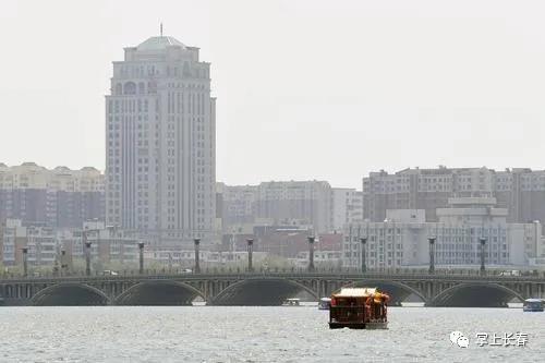 长春南湖画舫夜游,想坐游轮旅游玩