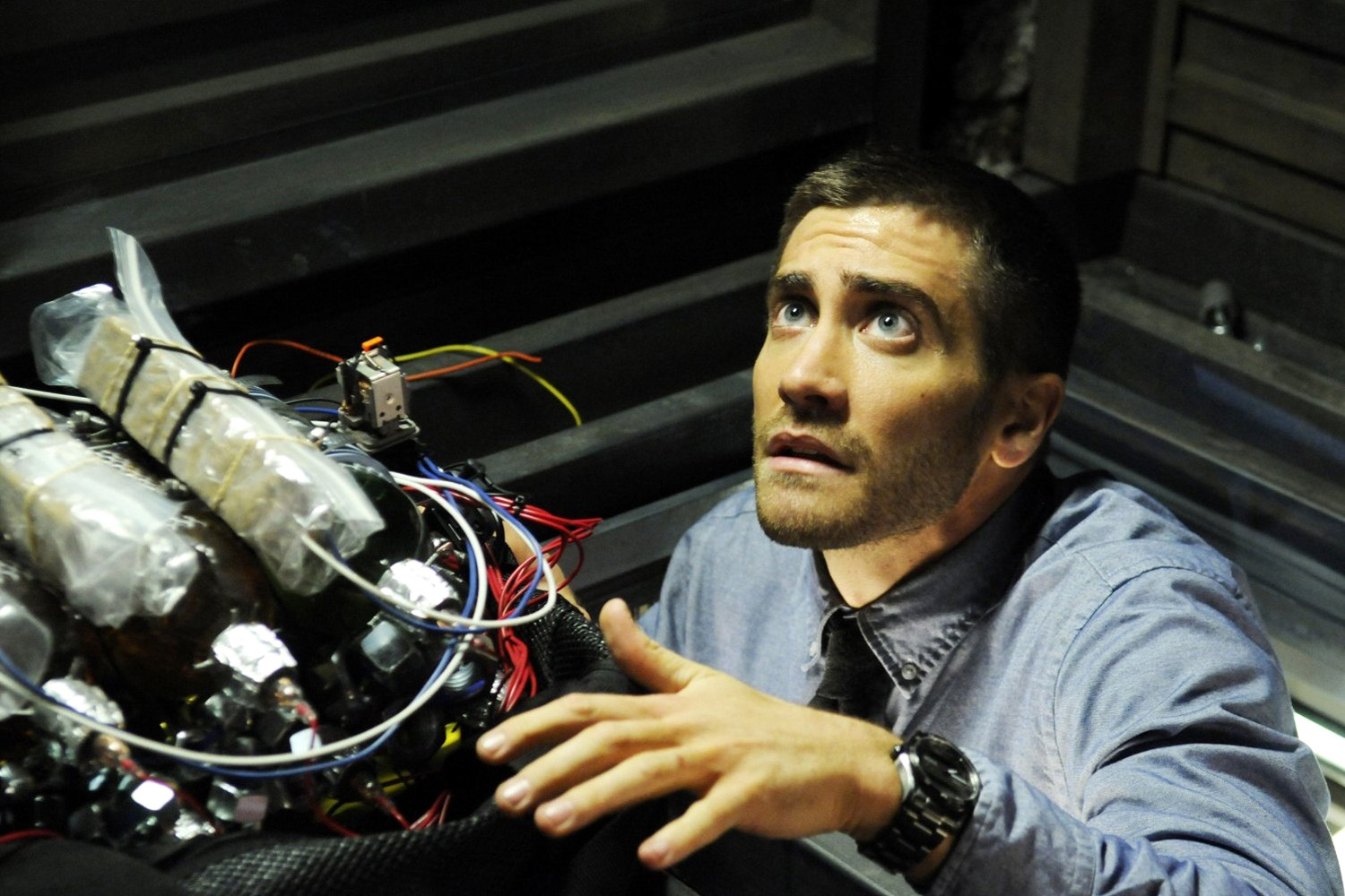 6部经典“火车电影”：当列车成为末日方舟，乘客们会和平相处吗