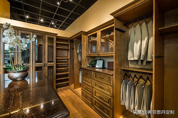 实木定制衣柜多少钱一平,实木家具衣柜定制价格