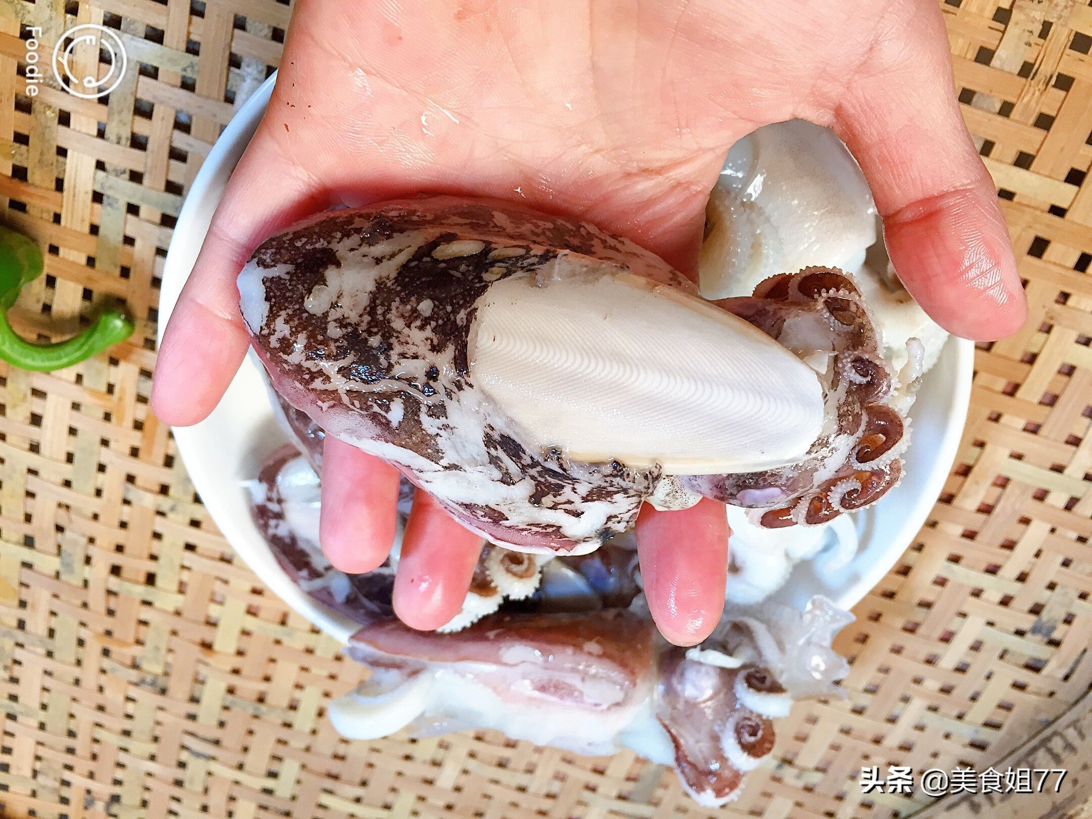 鱿鱼脖怎么炒才好吃不腥也不辣,鱿鱼怎么炒好吃又简单又不腥