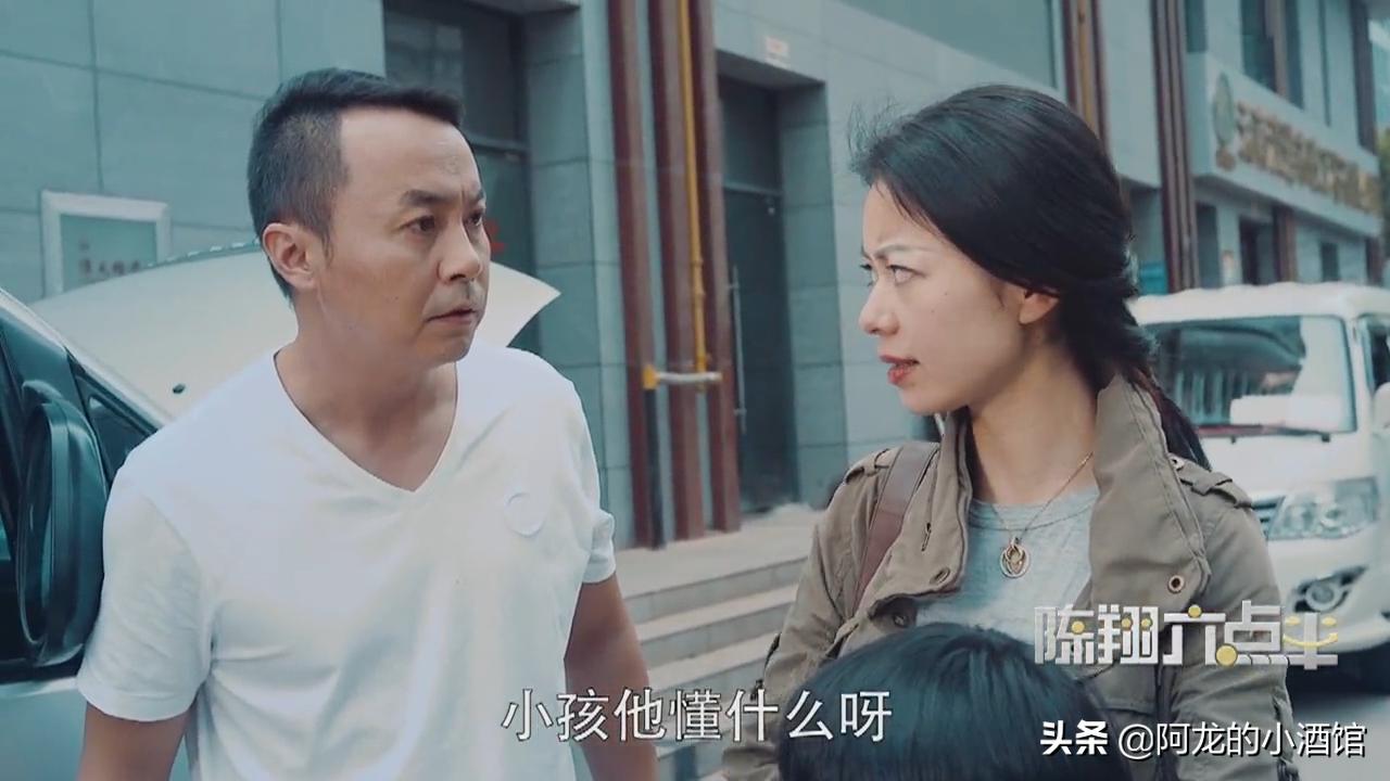 熊孩子扔灭火器差点扔到男子后续,熊孩子从高空扔灭火器