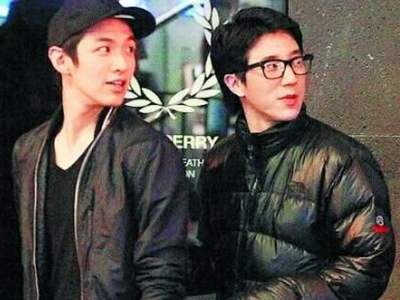 成龙带房祖名拍戏,成龙房祖名近照