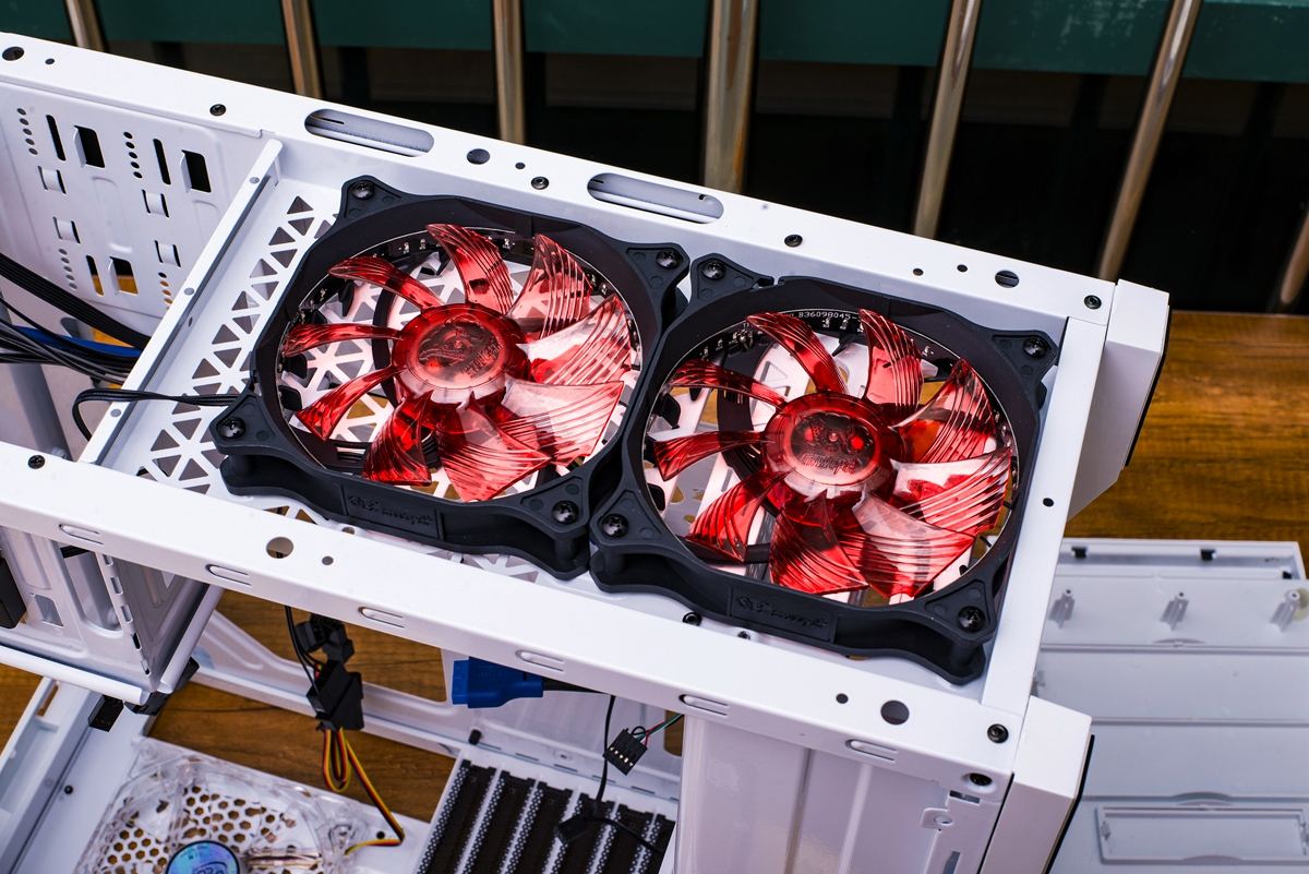 夏天电脑温度高反应慢？教你3招不花钱方法，牙膏也能给电脑降温