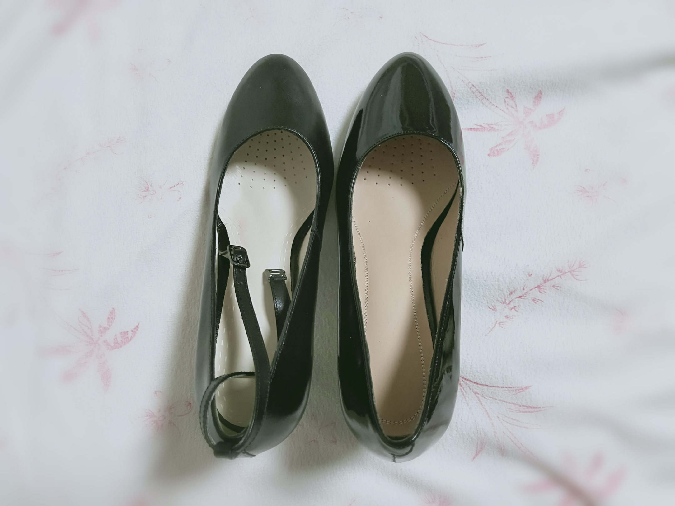 女军人穿的皮鞋款式,女春秋常服穿什么皮鞋