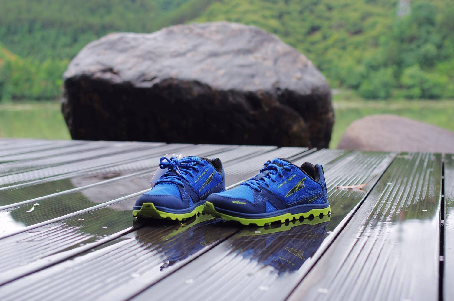 可玩性和实用性极高的跑鞋,既有缓冲又有支撑性的跑鞋推荐