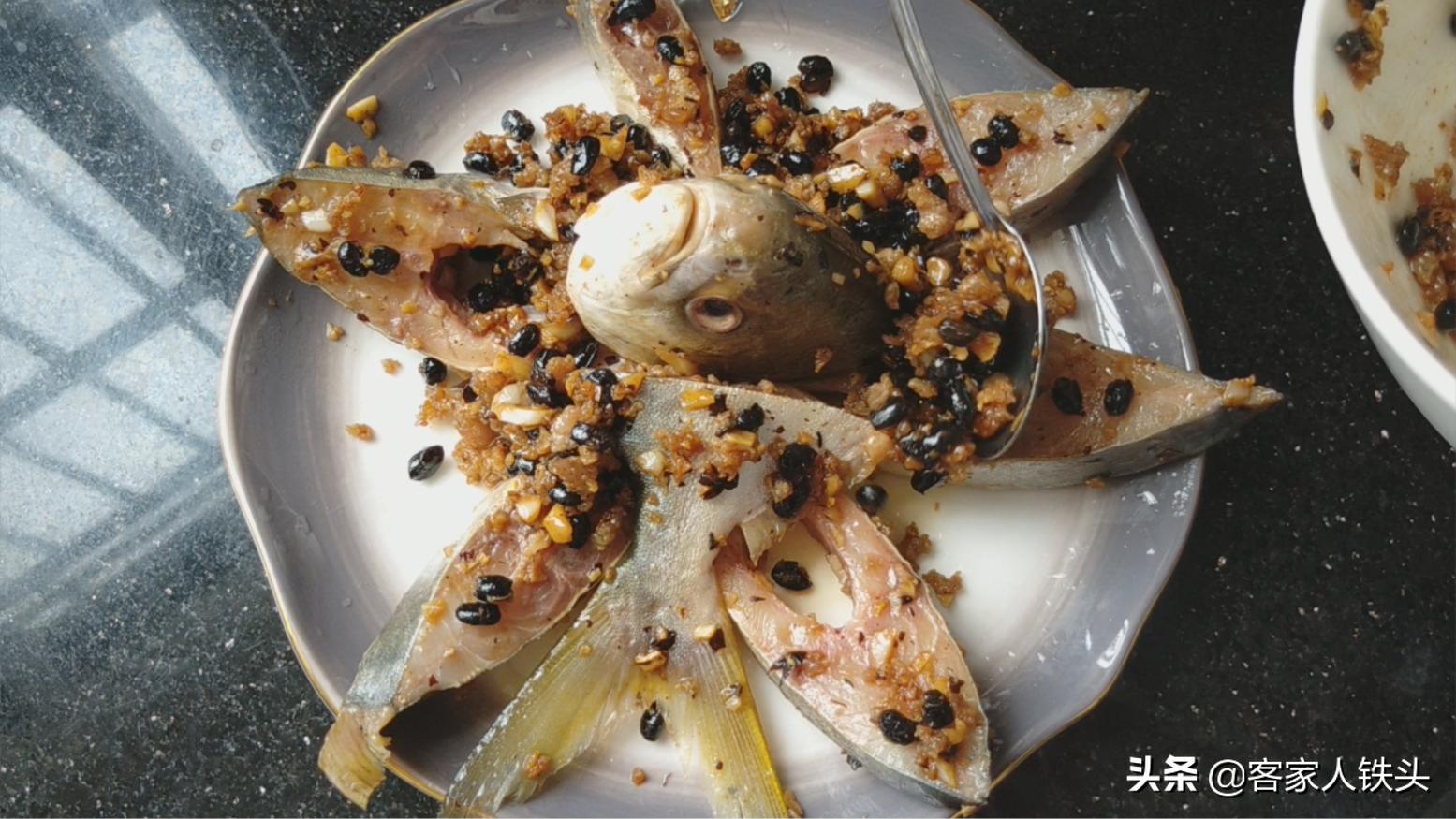 红烧金鲳鱼怎么煎好吃窍门,香煎金鲳鱼切鱼的正确方法和技巧