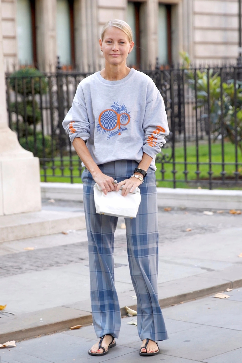 显瘦遮肉裤型宽松百搭休闲萝卜裤,今年最火的萝卜裤显瘦