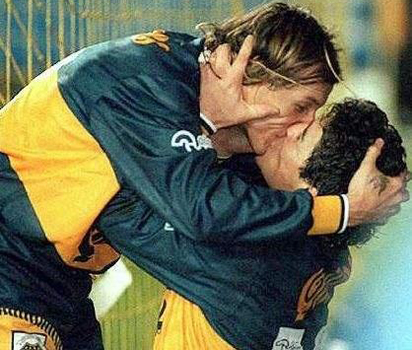 他被誉“风之子”，曾效力两支死敌，与马拉多纳上演“世纪之吻”