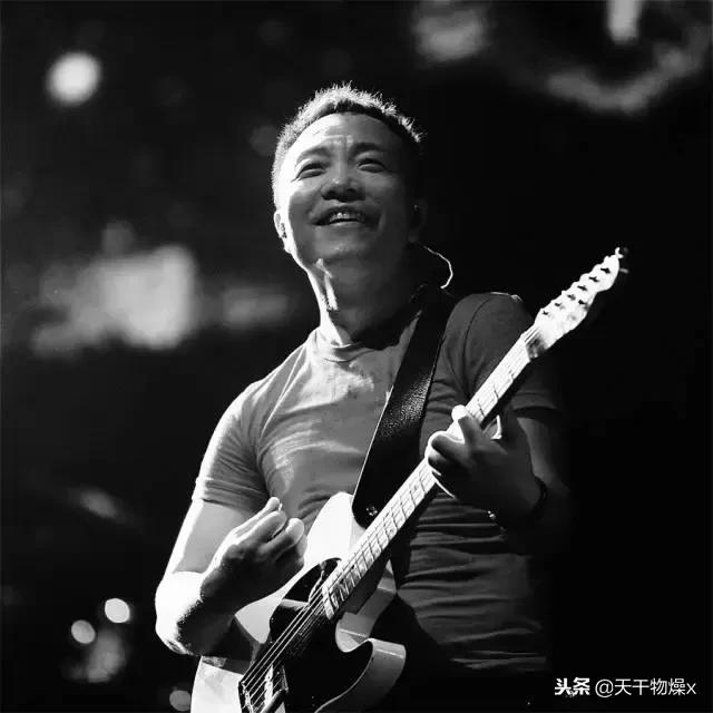 许巍生活不止眼前的苟且,许巍追逐我们心中的诗和远方