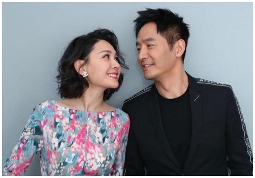 程莉莎说郭晓冬穿军装,郭晓冬老婆程莉莎衣服