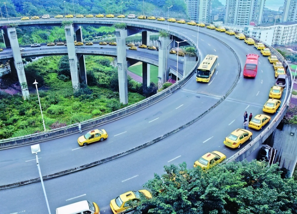 重庆好多出租车司机已经不是“活地图”了？都开始看导航开了