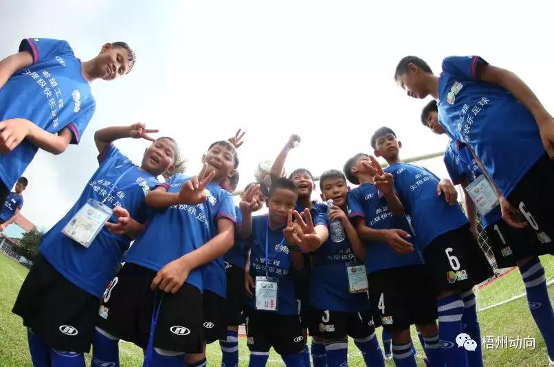 足球训练营公益,足球带给孩子们更多的快乐和成长