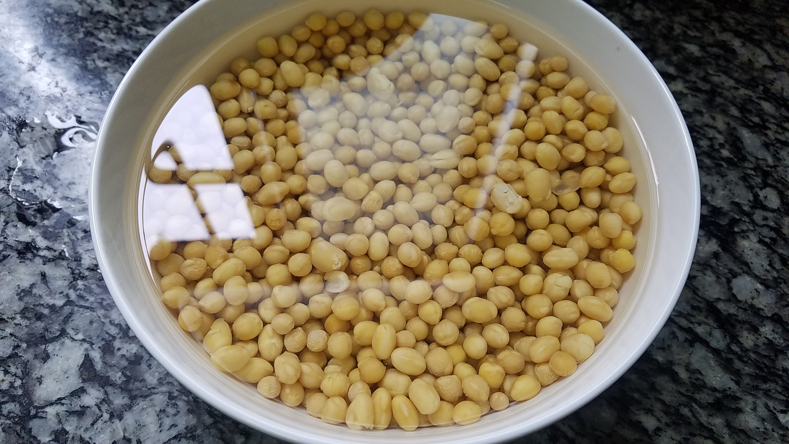 猪脚炖黄豆的做法老东北美食,猪脚黄豆炖竹笋广东