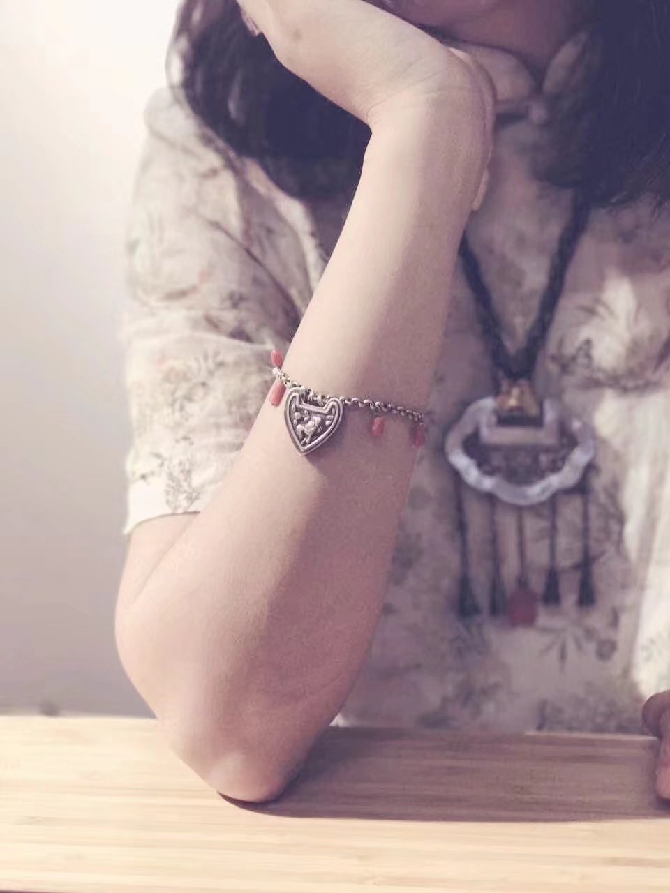 长命锁护身符对宝宝有什么好处,银手镯护身符长命锁红绳的意义