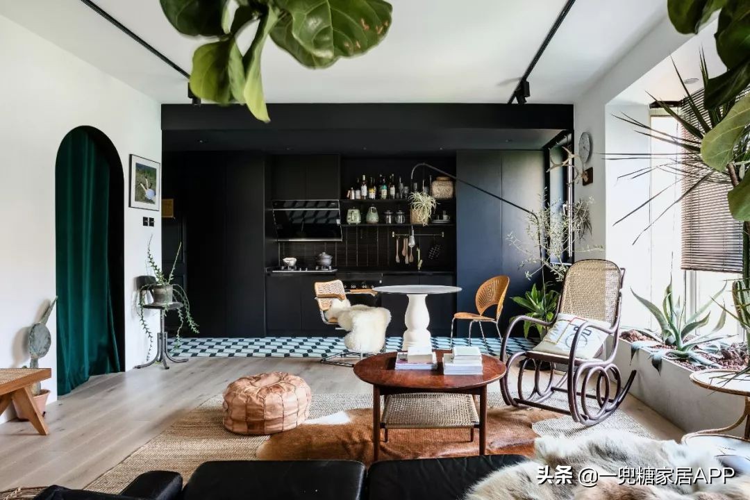 黑色直纹橱柜装修效果图,入门玄关橱柜效果图