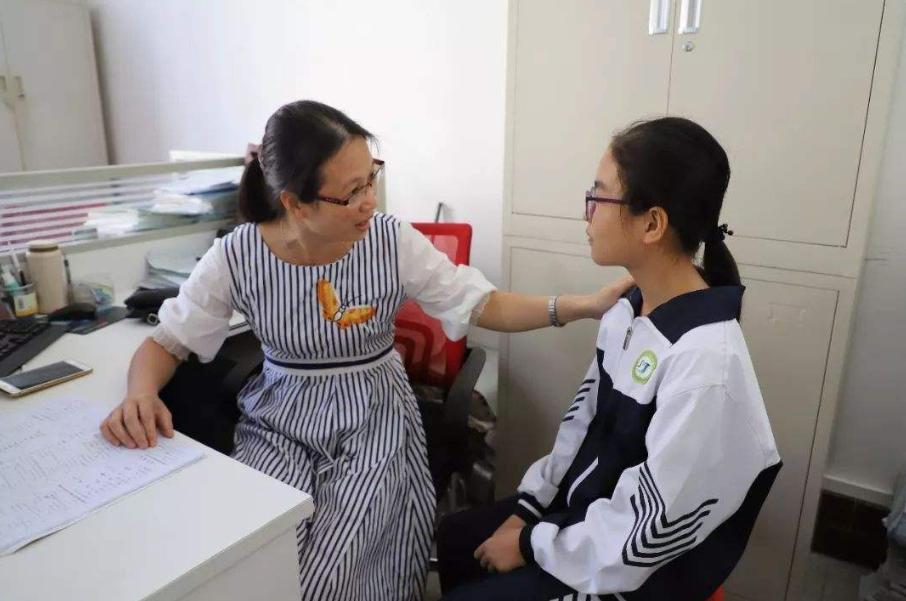 学霸情书被老师感动到哭,学霸情书火了老师看了也称赞