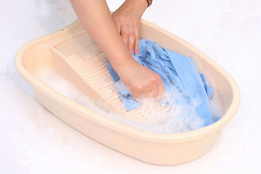 衣服上有油漆渍怎么清洗最有效,衣服染上油漆应该怎样去除