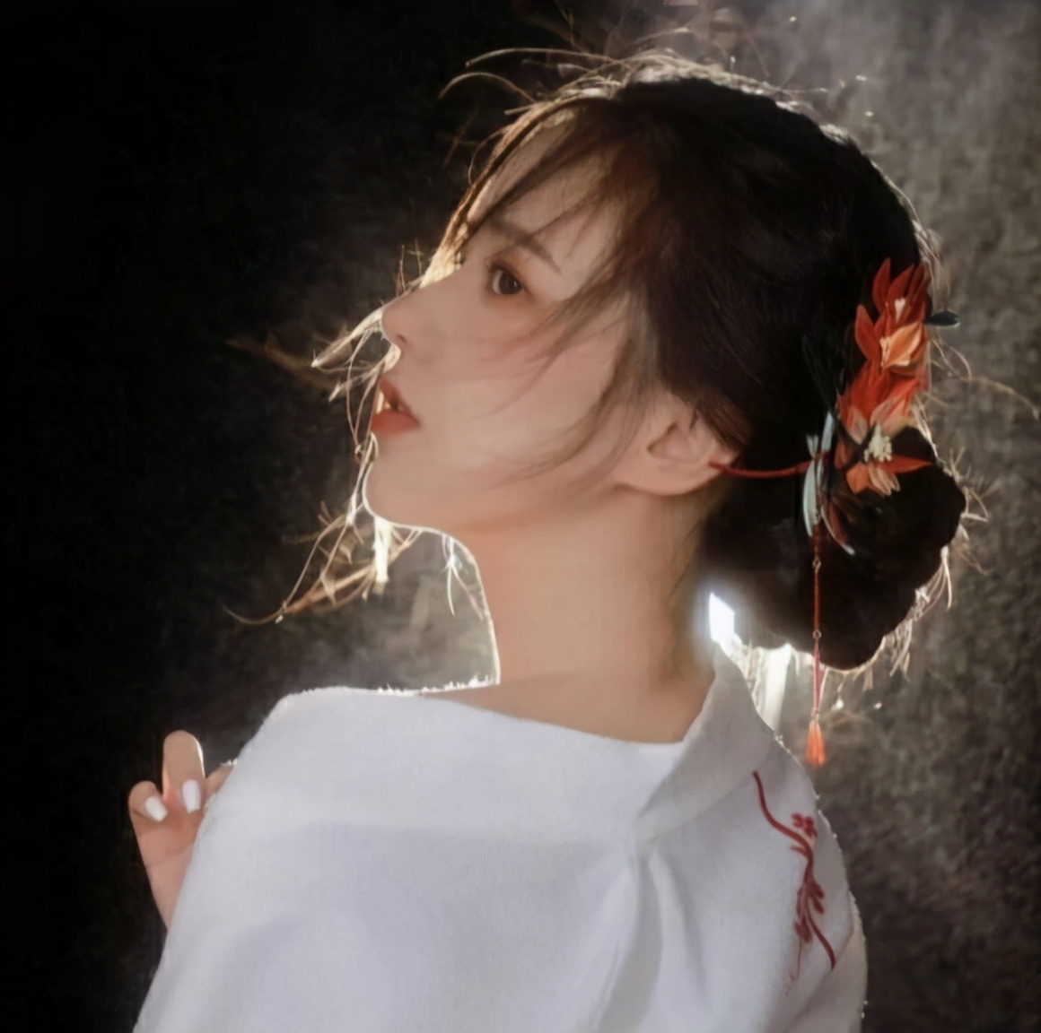 男生做到三个不主动让女生倒追你,教你三招让女生主动倒追你